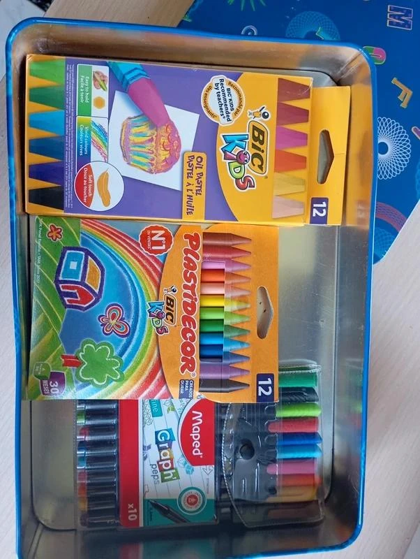 Caja de metal 30*20 + set colores